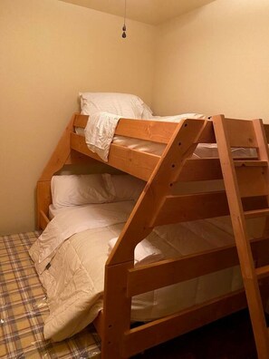 3 chambres, fer et planche à repasser, Wi-Fi, literie fournie