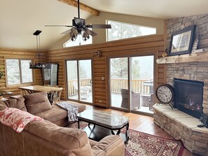 Smart TV, fireplace, stereo
