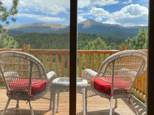 Terrace/patio - Mountain Sunrise Cabin with breathe taking views. (Divide,)