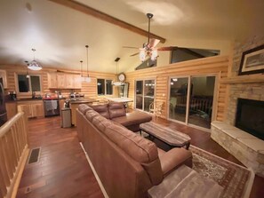Smart TV, fireplace, stereo - Mountain Sunrise Cabin with breathe taking views. (Divide,)