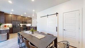 Dining - Paradise At The Lofts #40 (St. George)