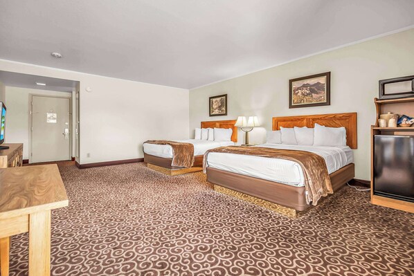 Escritorio, espacio para trabajar con laptop y wifi gratis