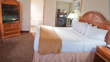 Suite, 1 King Bed (Mini) | Desk, laptop workspace, free WiFi, bed sheets