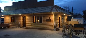 ADULTS 25 and older, Creekside Vacation Rental Suite 2,  Downtown, CITY APPROVE