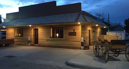 ADULTS 25 and older, Creekside Vacation Rental Suite 2, Downtown, CITY APPROVE