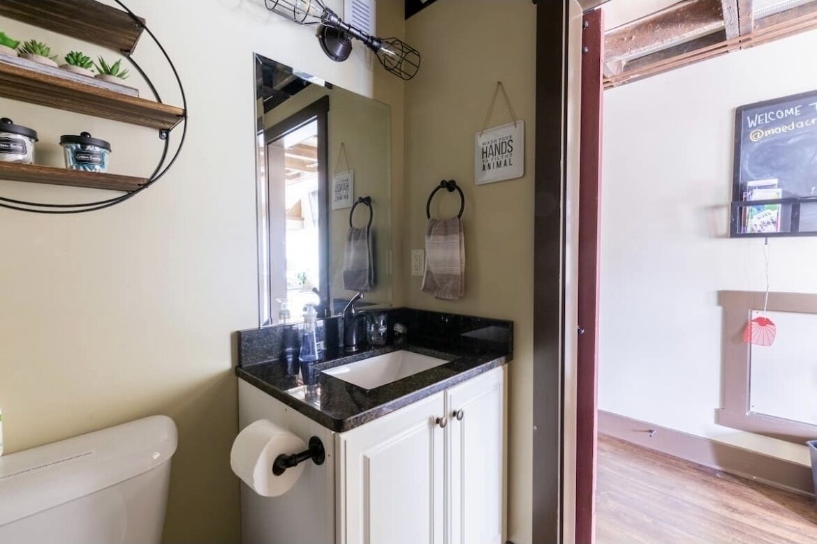 Cozy Barn Loft w/ Hot Tub, 10 Minutes from Downtown!