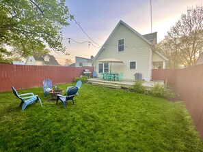 Outdoor dining - Lake Erie Getaway Near The Beach & Cedar Point (Huron,)