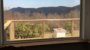 A balcony with a view of mountains and a wooden railing. - Air Bellows Gap Retreat (Sparta)
