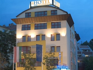 A hotel building with a sign reading 'HOTEL MEDITERRAN.' - Mediterran Hotel (Budapest)