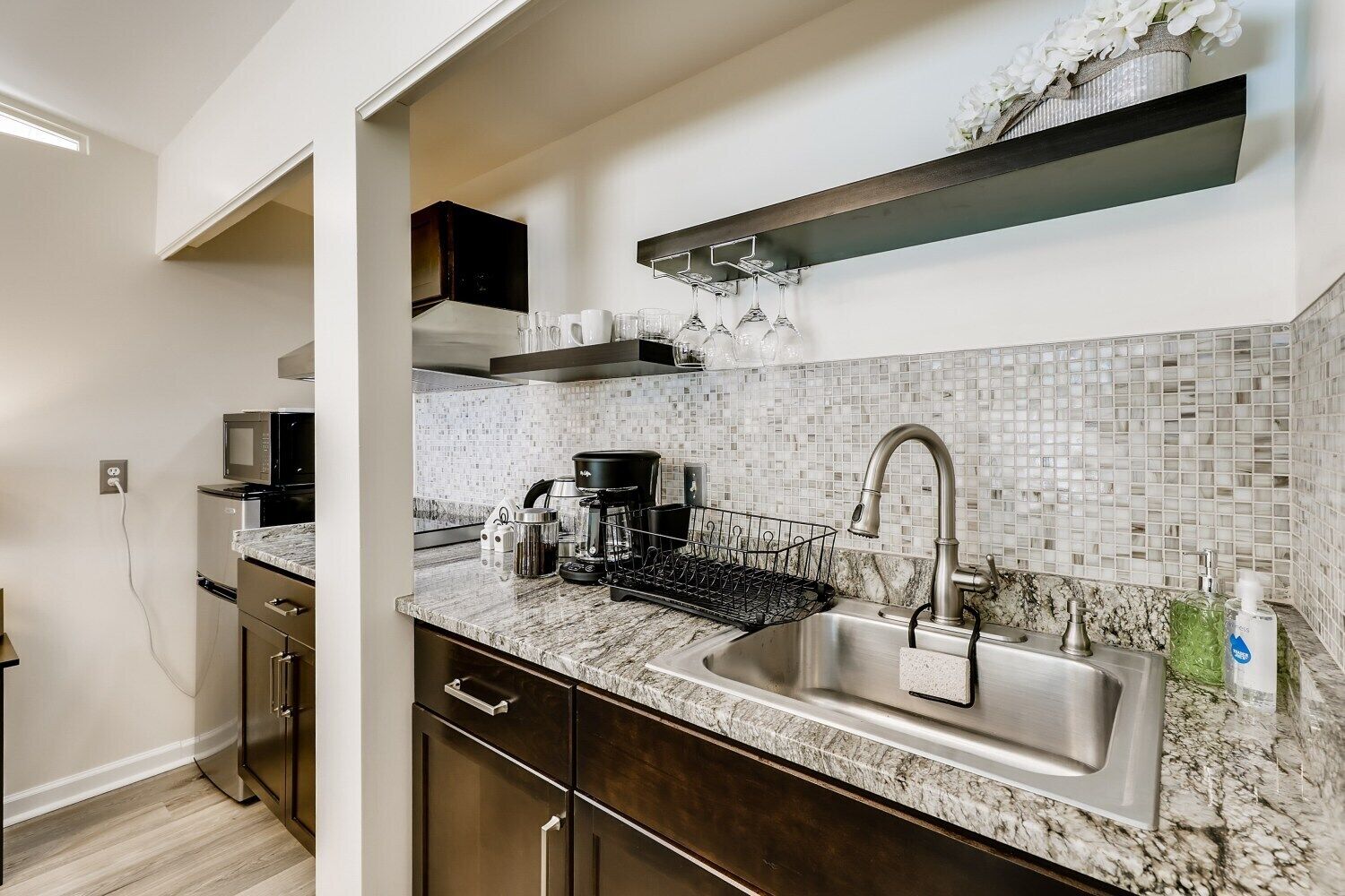 Luxury private suite in downtown Bellevue, free parking