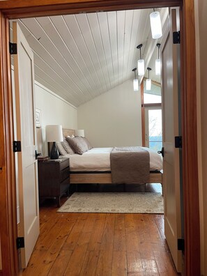 4 soverom, skrivebord, strykejern/-brett og wi-fi (inkludert)