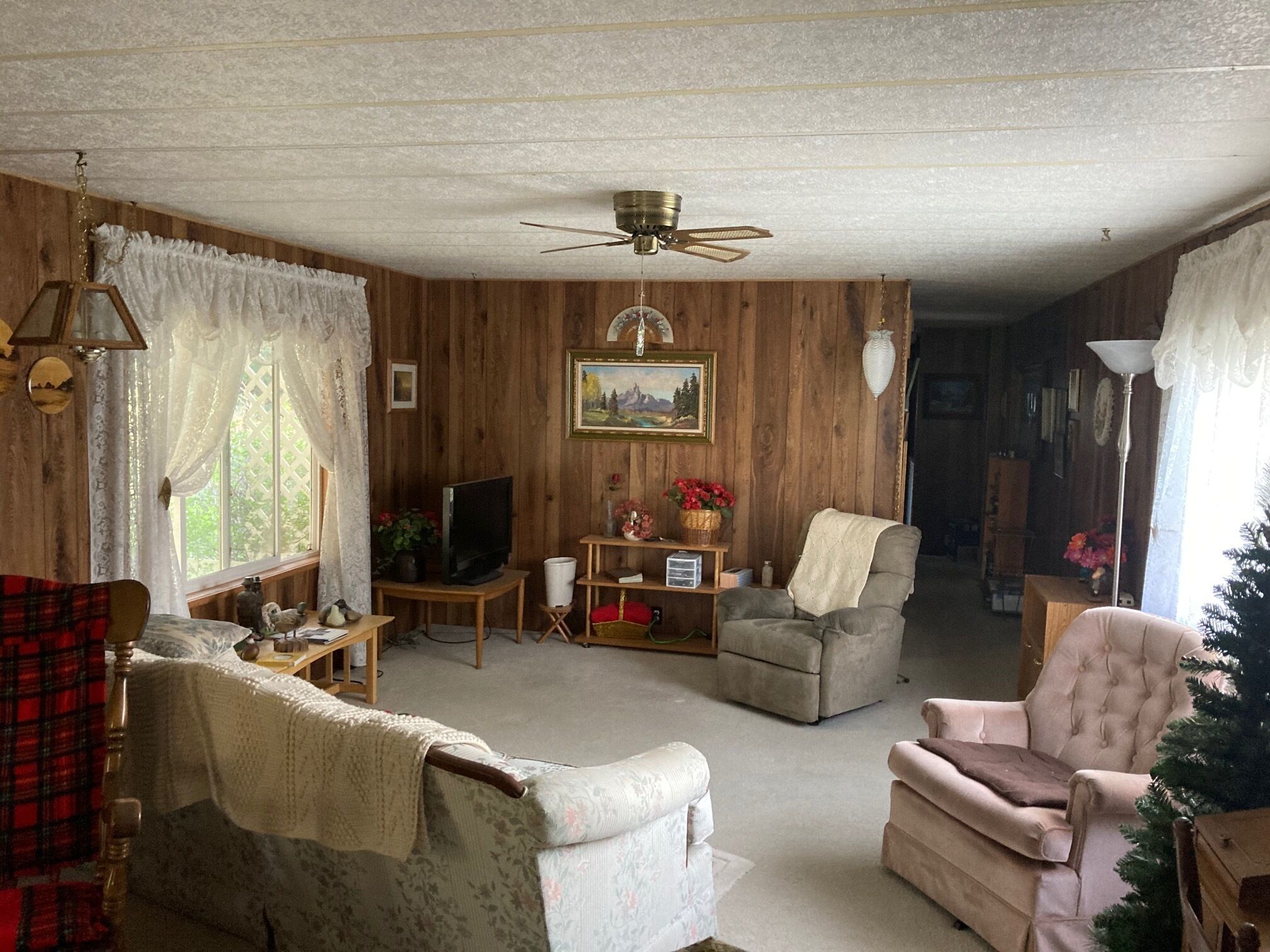 Come home to Grandma's Nice small home, secluded and a great view.