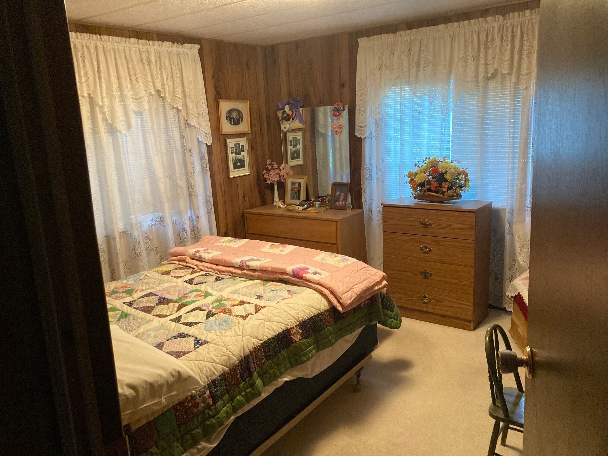 Come home to Grandma's Nice small home, secluded and a great view.