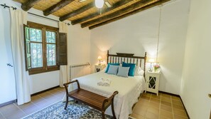 1 soverom, strykejern/-brett, reiseseng for barn og wi-fi