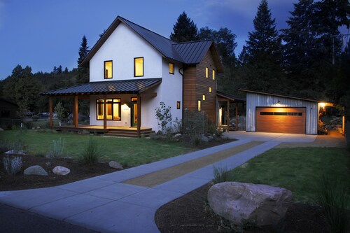 Modern Luxury Rattlesnake Family Home