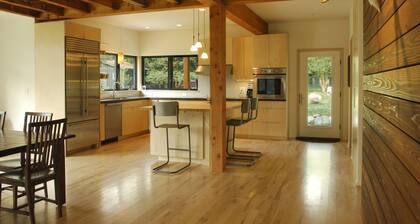 Modern Luxury Rattlesnake Family Home