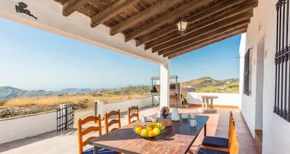 Villa Meléndez Almáchar by Ruralidays