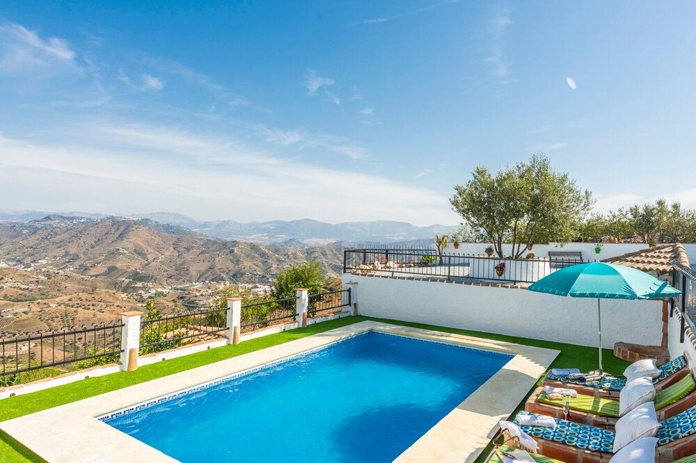 Villa Meléndez Almáchar by Ruralidays