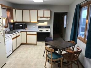 ثلاجة، ميكروويف، فرن، موقد طهي مسطح