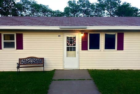 Exterior. Elisha's Place ~ Close to I-94