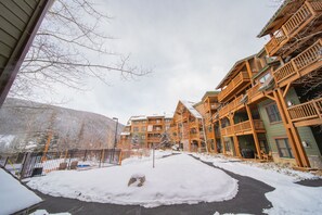 特級公寓客房, 2 間臥室, 露台, 庭園景 (Tenderfoot Lodge 2611) | 外觀