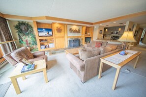 Condo, Multiple Beds, Mountain View (Decatur 1806) | Living area | 42-inch flat-screen TV with cable channels, TV, fireplace - Decatur 1806 (Keystone)