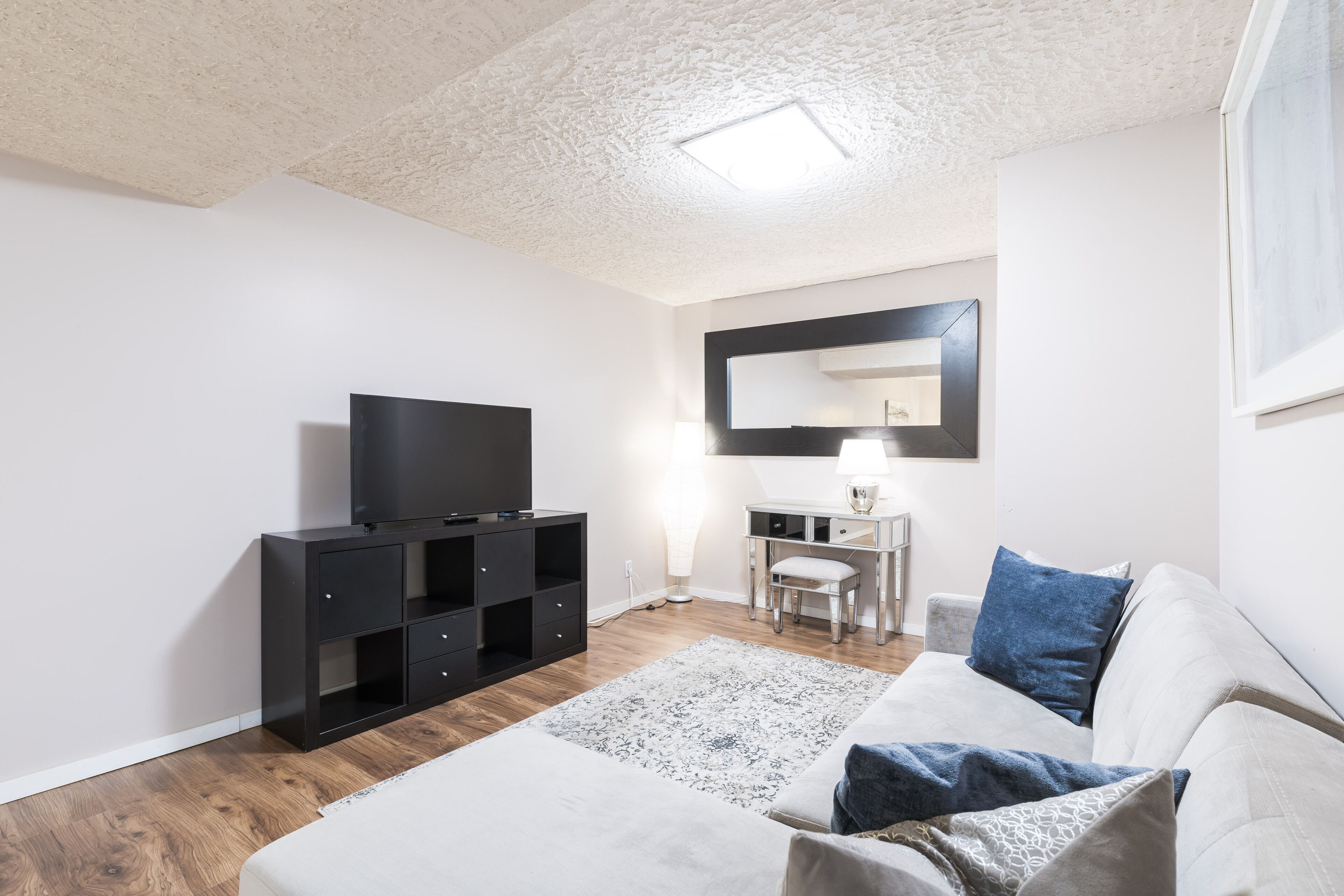 Large, elegant & comfortable suite for your Vancouver getaway!