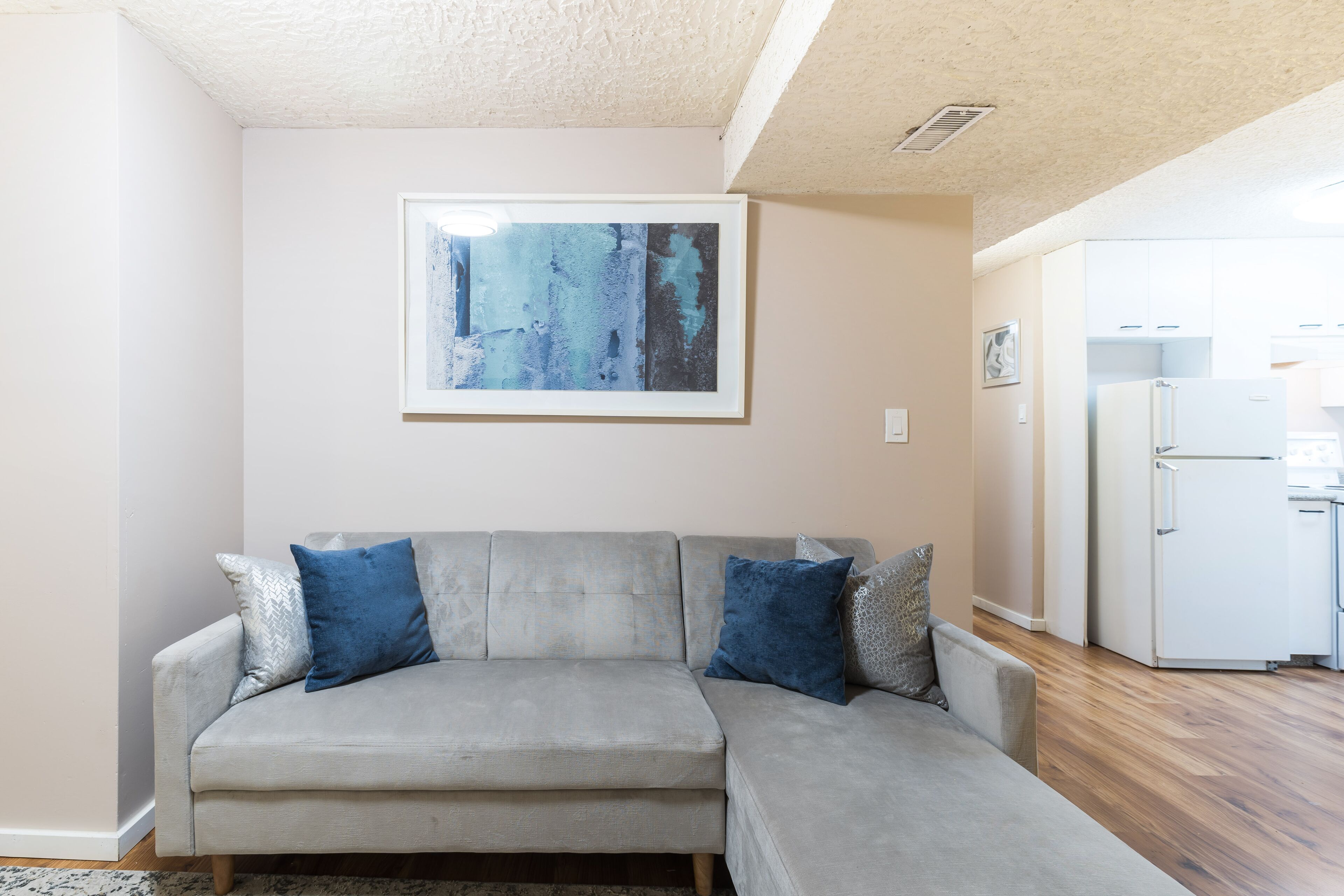 Large, elegant & comfortable suite for your Vancouver getaway!