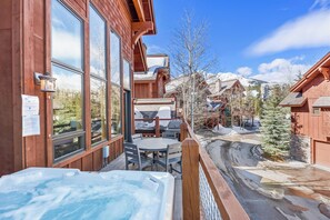 Outdoor dining - Big Sky Vacation Rentals: Black Eagle 29 (Big Sky)