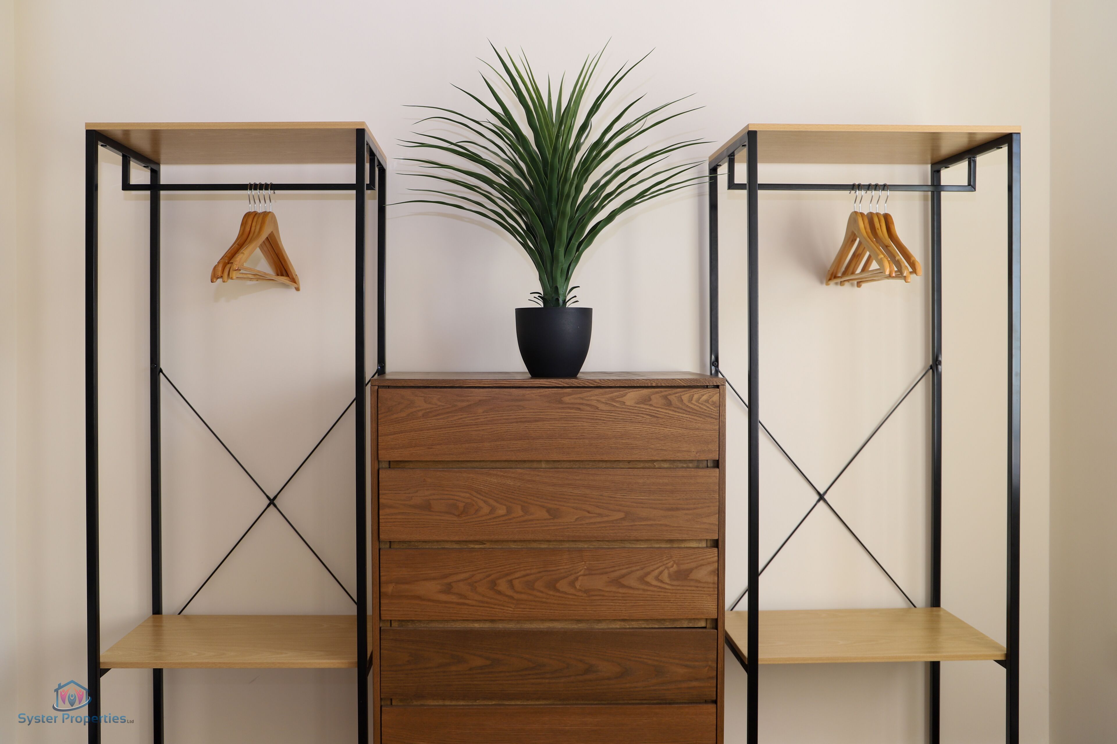 GLEN VIEW- 5 bed house up to 12 people  - Large rooms with walk in wardrobes 