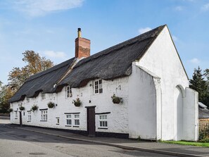 Exterior - 3 bedroom accommodation in Welton (Welton)