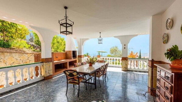 Outdoor dining - Casa Leo Frigiliana by Ruralidays (Málaga)