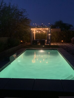 Lämmitetty uima-allas