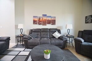 Smart TV, fireplace, books, stereo
