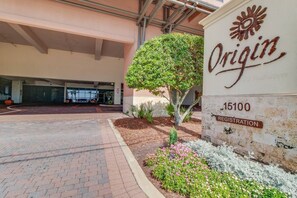 Property grounds - Origin 518 | Spacious Studio w/ Relaxing View| Steps to Beach| Rooftop Pool! (Panama City Beach)