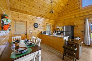Dining - close to Dollywood no cleaning fees (Sevierville)