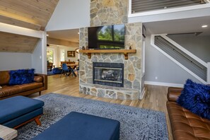 Smart TV, chimenea y futbolito 