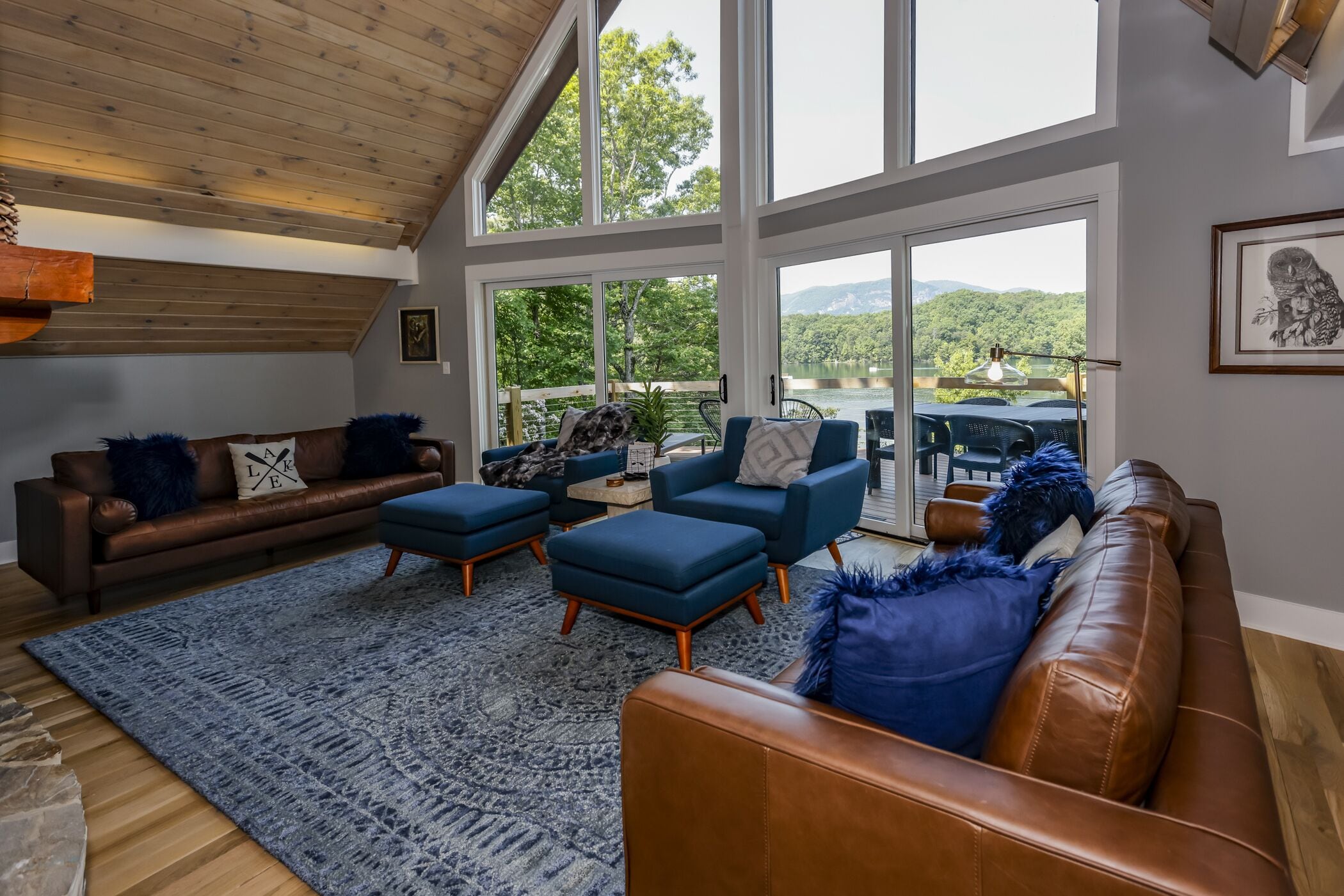 TV connectée, cheminée, baby-foot