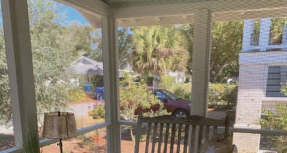 Easy walk to beach & 6 restaurants. Our 1950’s cottage gets great reviews!