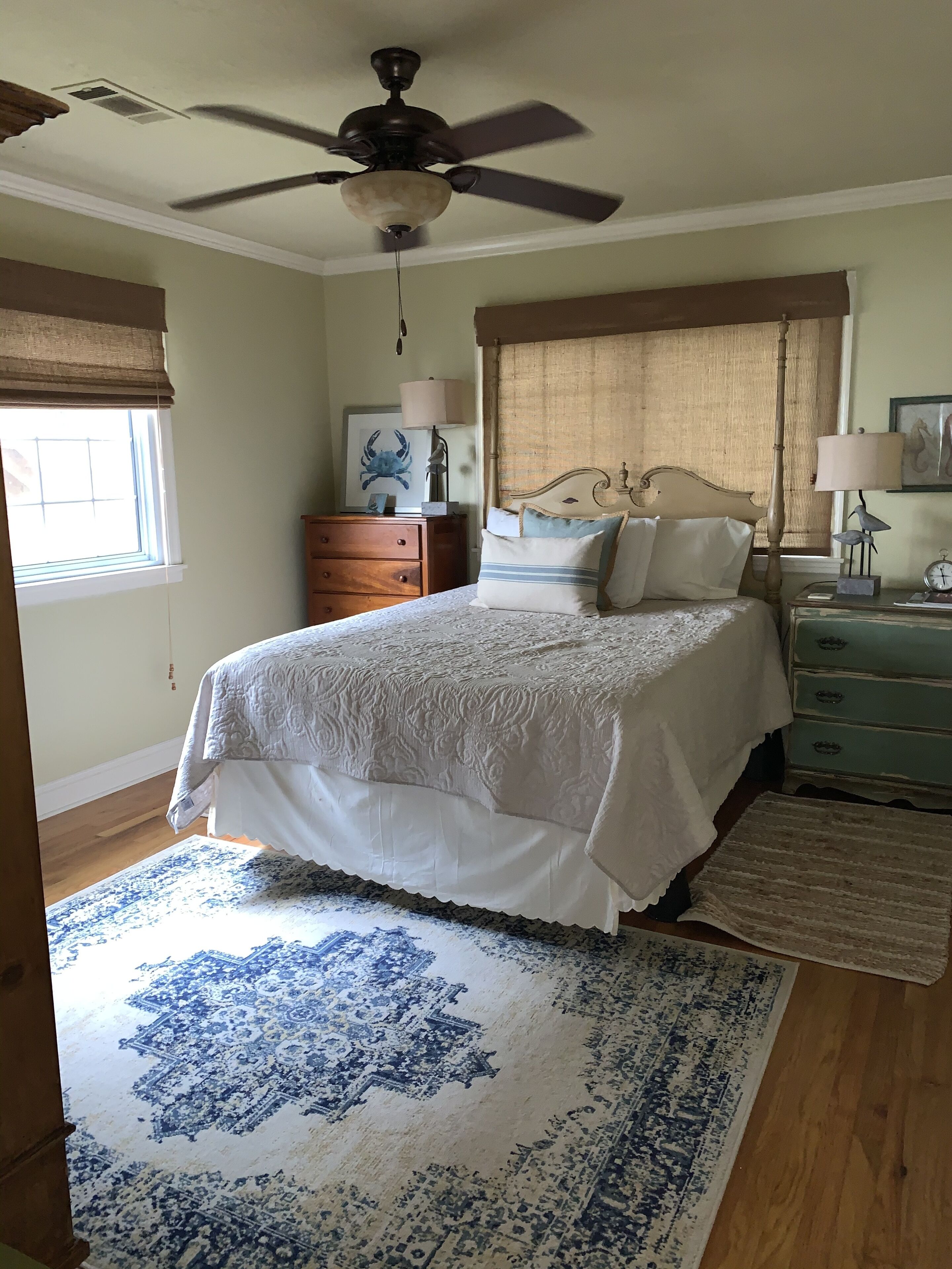 3 bedrooms, desk, iron/ironing board, travel crib