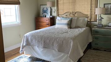 3 bedrooms, desk, iron/ironing board, travel crib