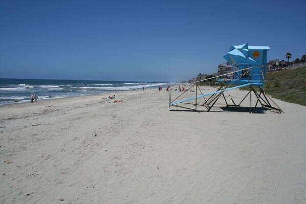 Beach nearby, sun-loungers, beach towels