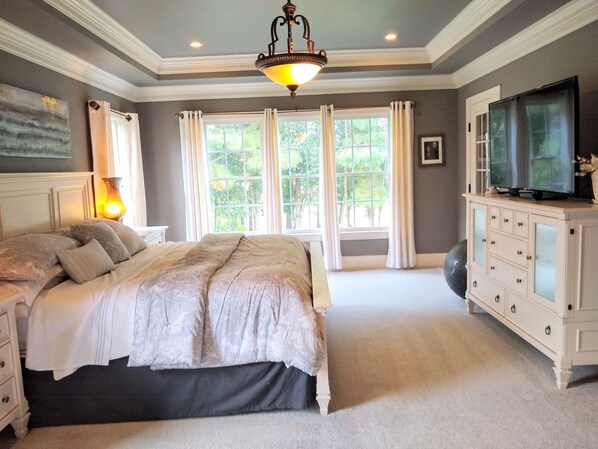 4 bedrooms, iron/ironing board, free WiFi, bed sheets - AMERICAN DREAM: 10 miles from Downtown Raleigh (Raleigh)