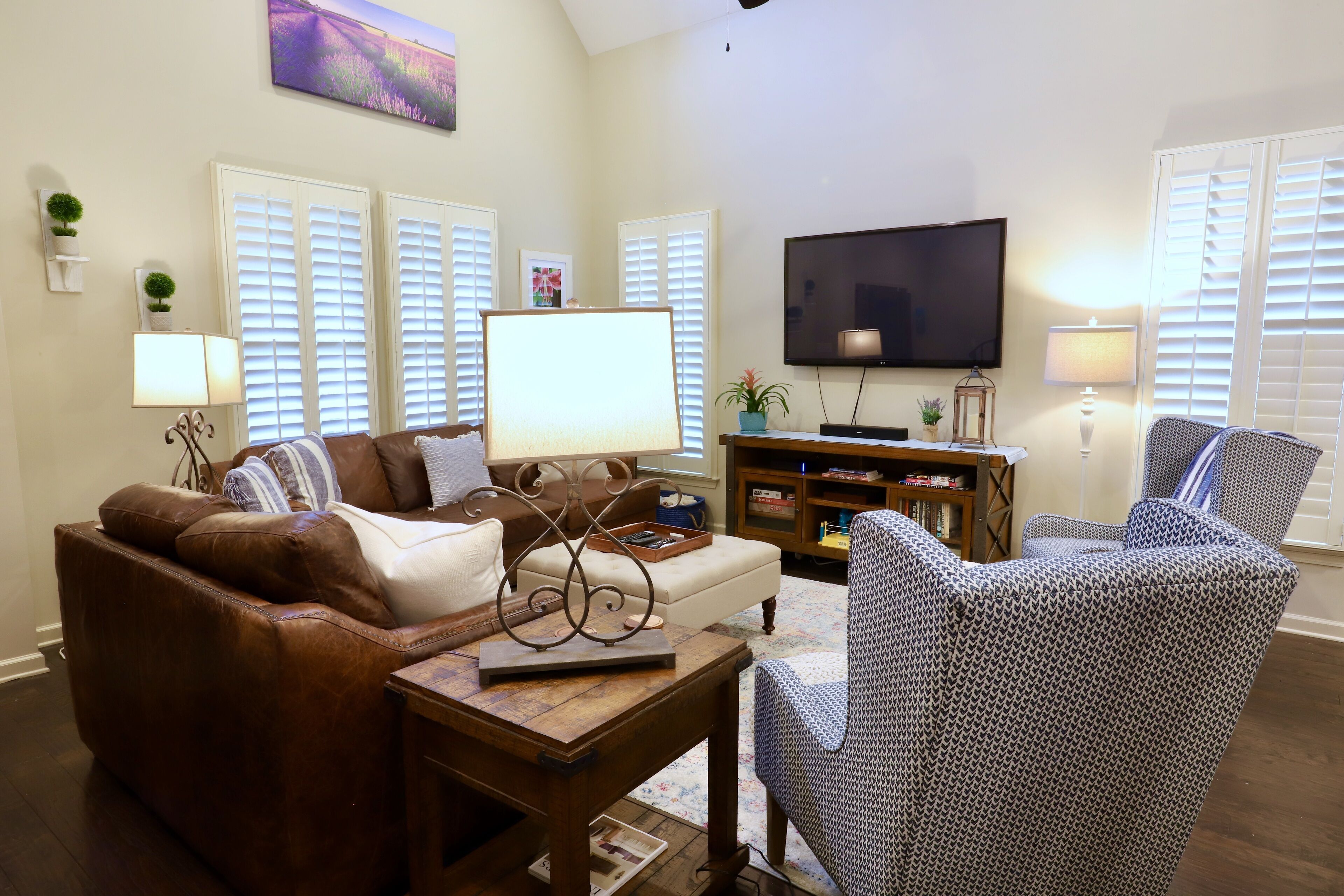 AWESOME Game Day House for Family or Friends! Six Blocks to Stadium!