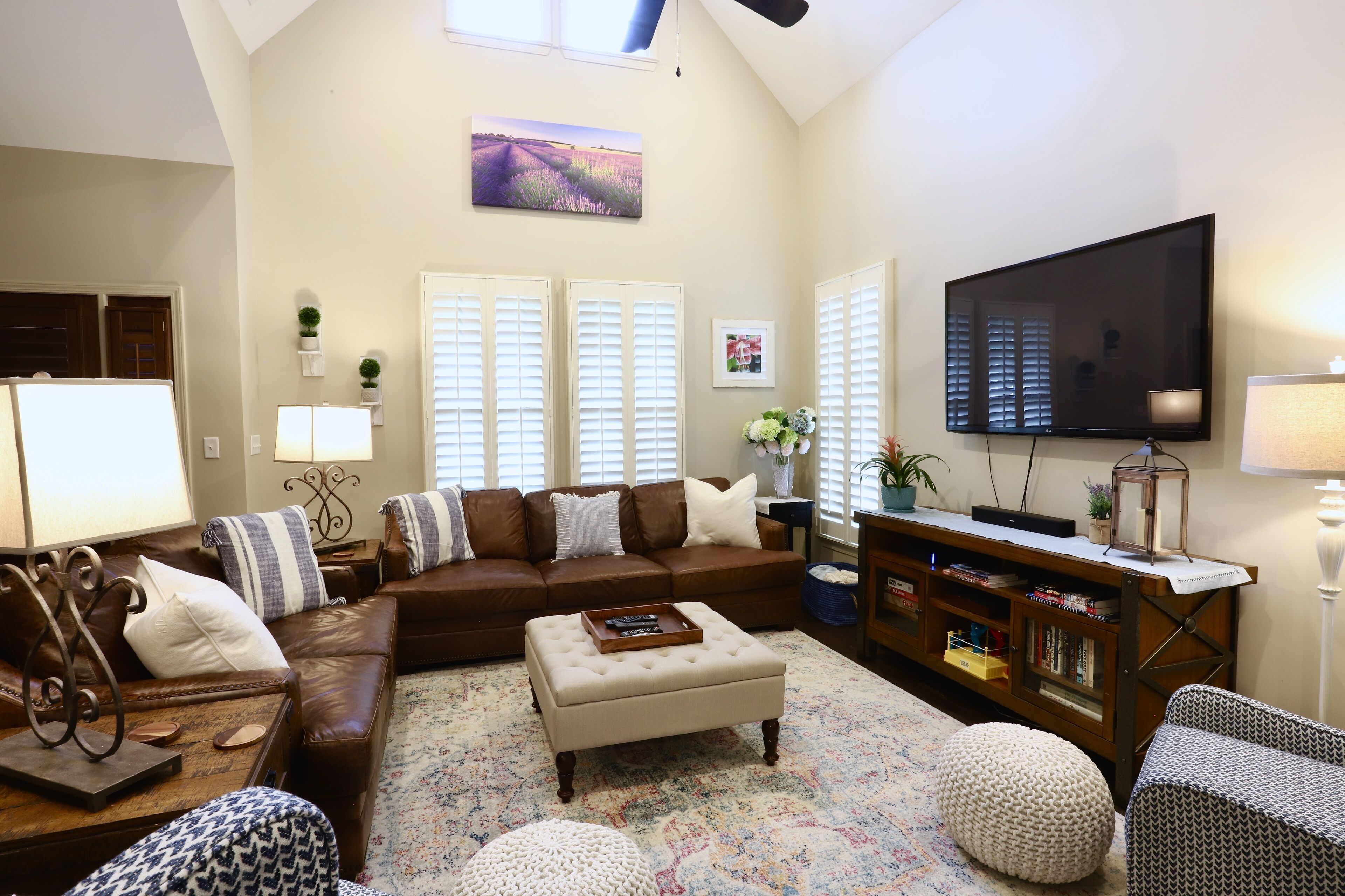 AWESOME Game Day House for Family or Friends! Six Blocks to Stadium!