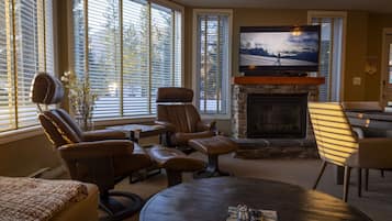 智能電視、壁爐、乒乓球設施