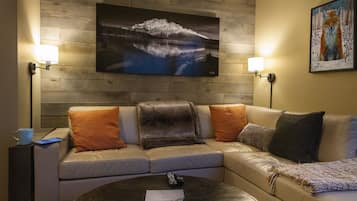 Smart TV, fireplace, ping pong