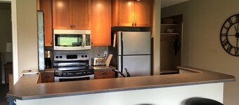 On mountain 2 bedroom 2 bathroom condo, access to hot tub and sauna