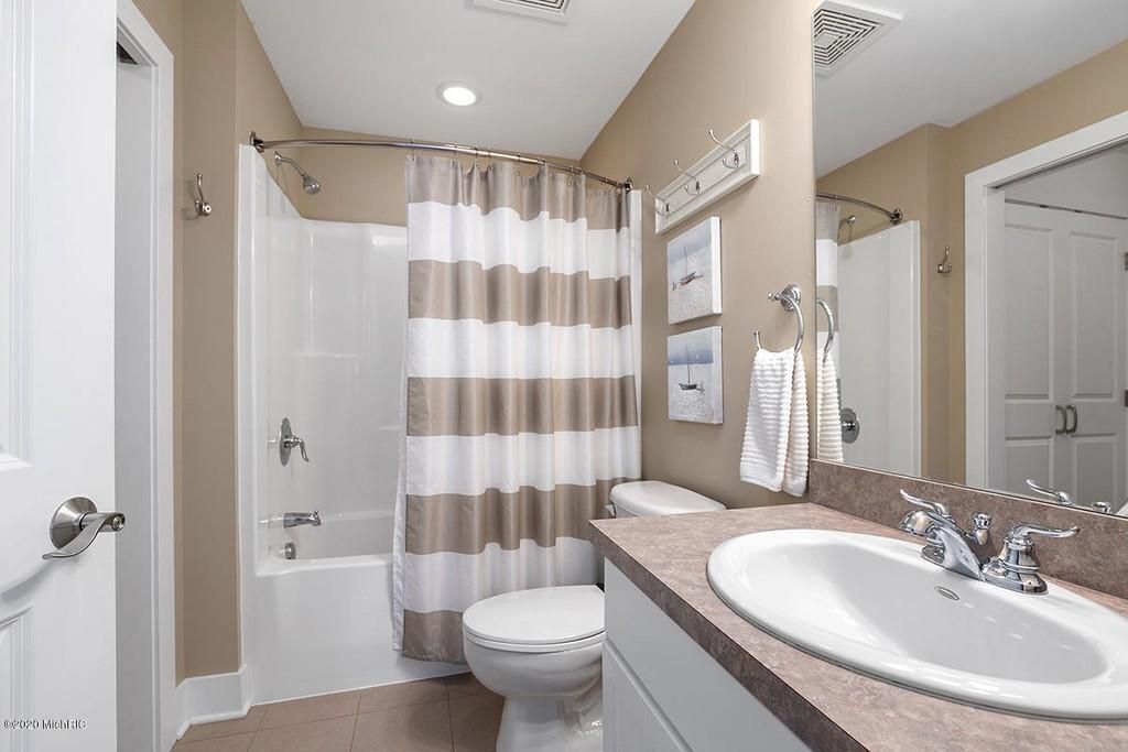 Combined shower/tub, soap, shampoo, toilet paper
