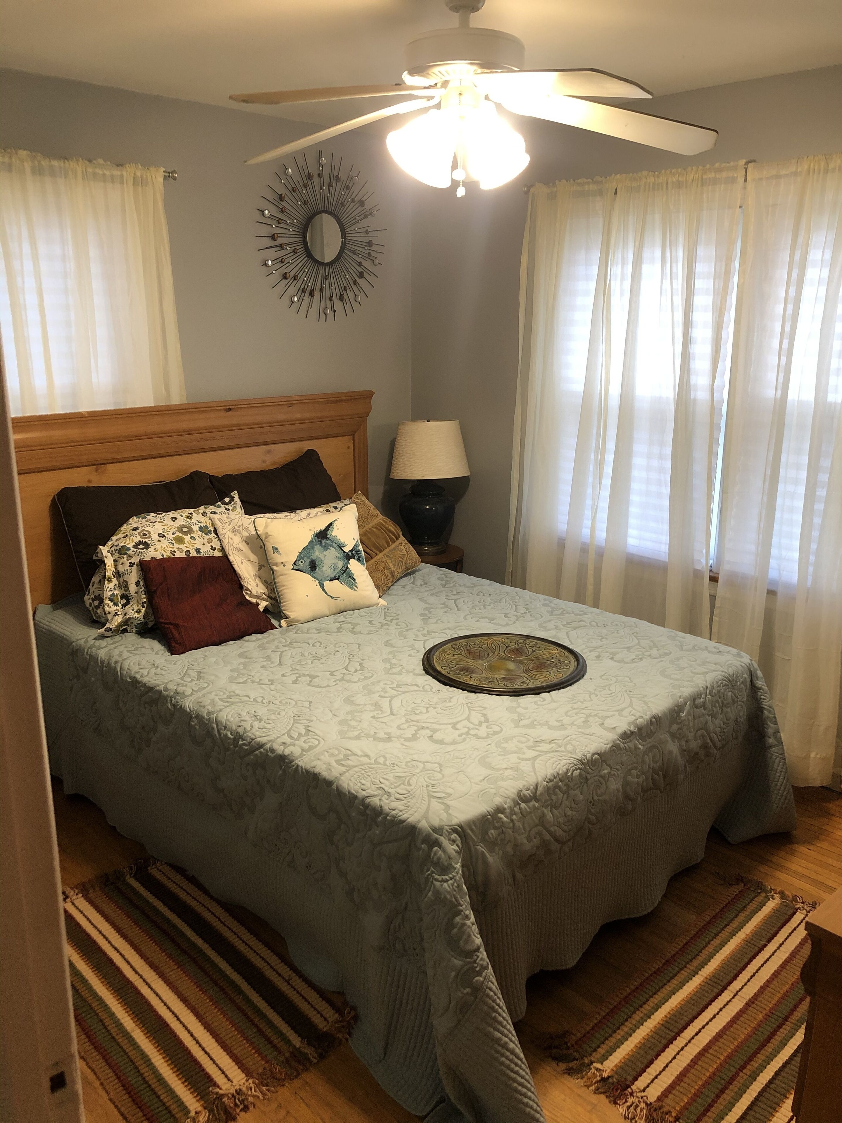 Great 5 bedroom 2 bath house located Very near Bradley and downtown Peoria